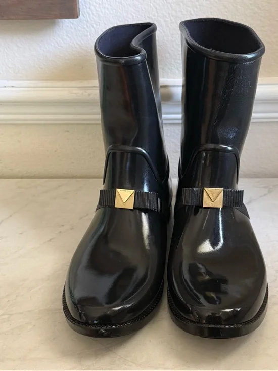 MICHAEL Michael Kors Glossy Black Mid-Calf Rain Boots - Picture 4 of 5